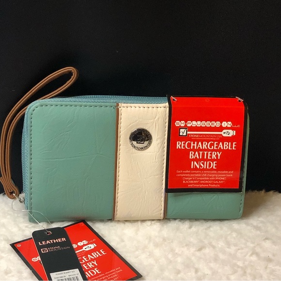 New Stone Mountain Leather Wristlet Wallet W/Rechargeable Phone Battery - Picture 8 of 14